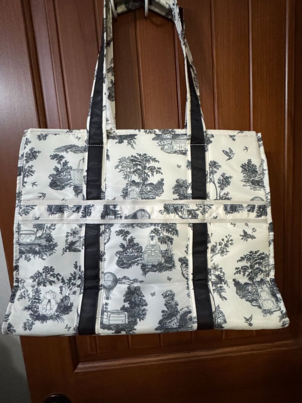 LUG Longboat LE Carry-All Tote NWT Black - Picture 5 of 8
